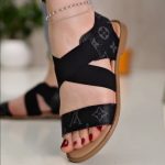 صندل نسائي مسطح