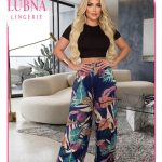 طقم مكون من بلوز و بنطلون واسع من ماركة Lubna Lingerie يتميز بنقشة أوراق استوائية ملونة ونمط خصر مرتفع